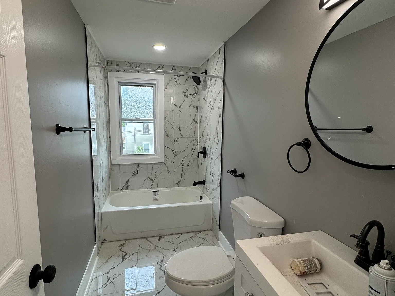 3 bed, 1.0 bath, 3102 sqft, $2,300 — Photo 3