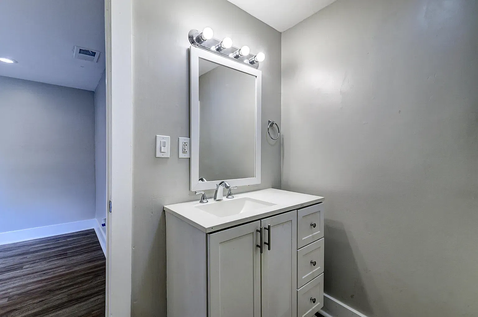 3 bed, 1100 sqft, $2,400 — Photo 4