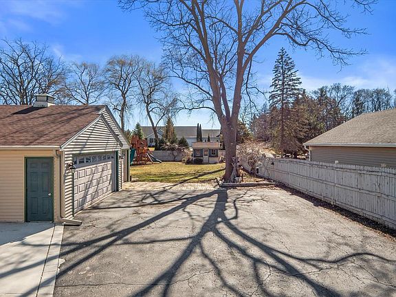 2nd image of 3343 East Ryan ROAD