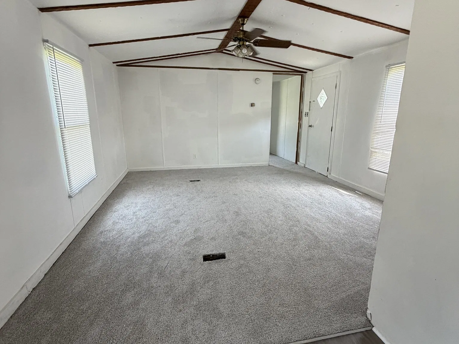 2 bed, 1.0 bath, 756 sqft, $1,000 — Photo 3