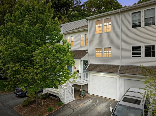 82 Red Brook Ln Unit 82, West Warwick, RI 02893