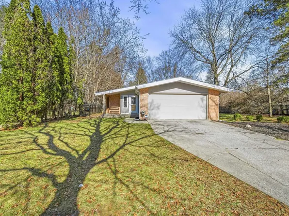 5718 Leeway Dr, Midland, MI 48640