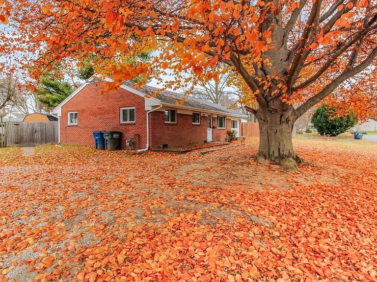 2270 Wernert Ave — Photo 4