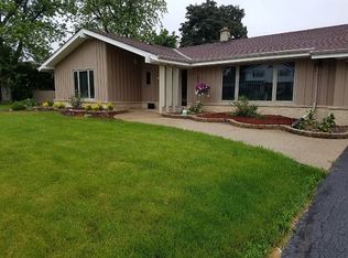 13970 W Briarwood Ln, New Berlin, WI 53151