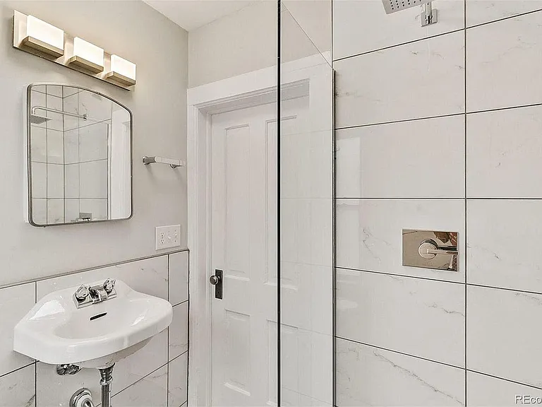 969 Galapago St — Photo 16