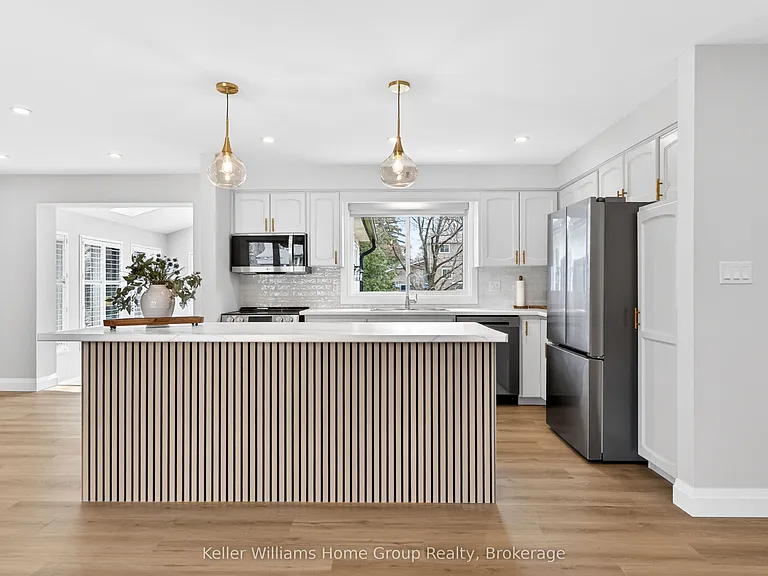 535 Elgin St — Photo 12