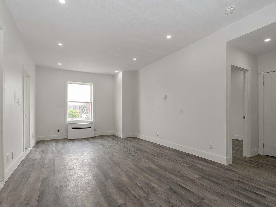 1st image of 523 Bay St #13