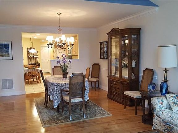 4th image of 5110 Hemlock Ln
