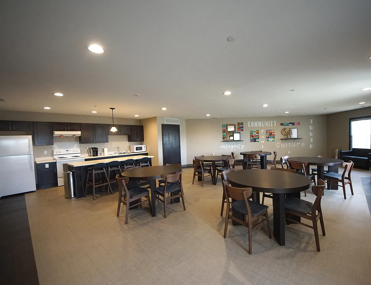Grand Terrace Apartments — Photo 4