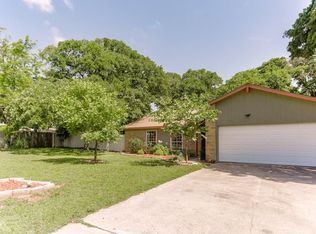 904 Lake Crest Pkwy, Azle, TX 76020