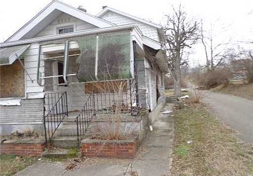 2nd image of 825 Blanche St