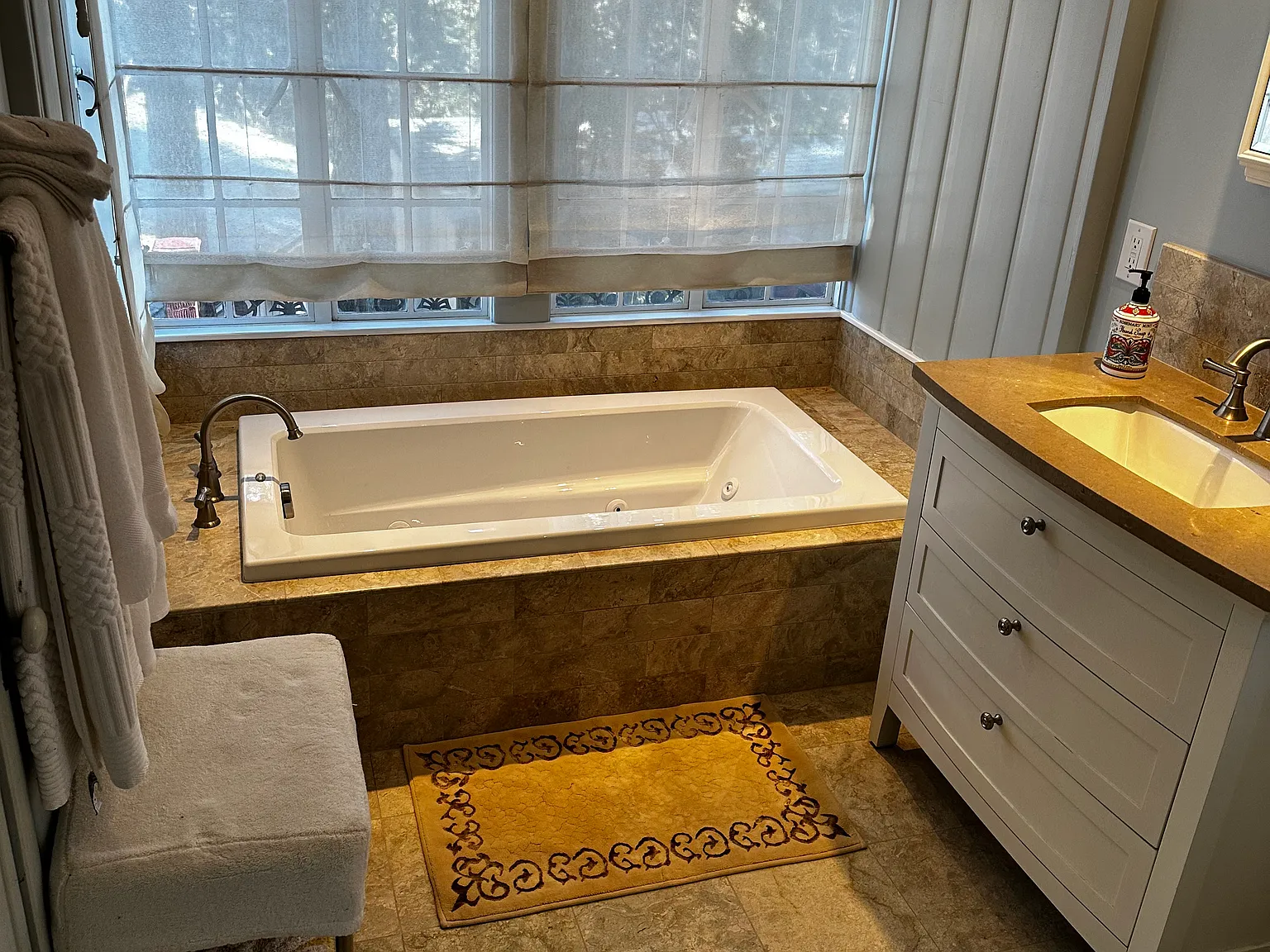 3 bed, 2162 sqft, $3,900 — Photo 2