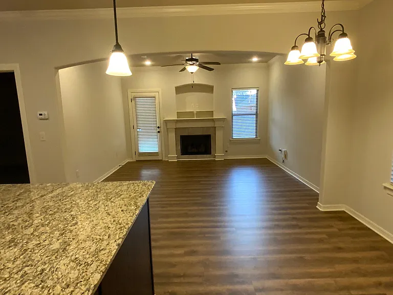 2639 N Arroyo Ave — Photo 7