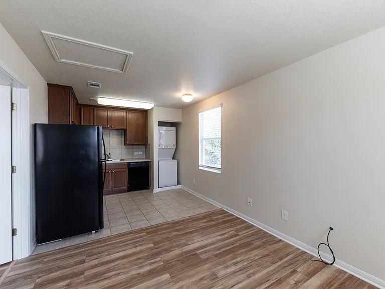 336 Perry St — Photo 3