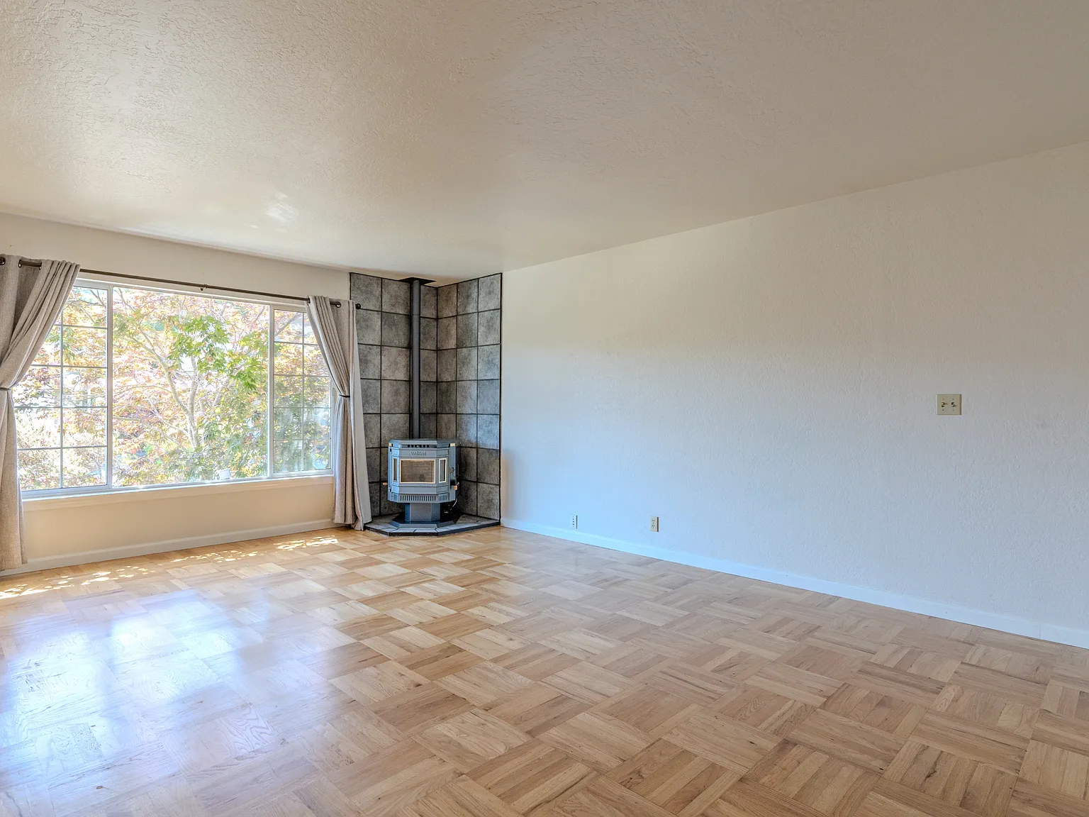 4 bed, 1870 sqft, $6,500 — Photo 4