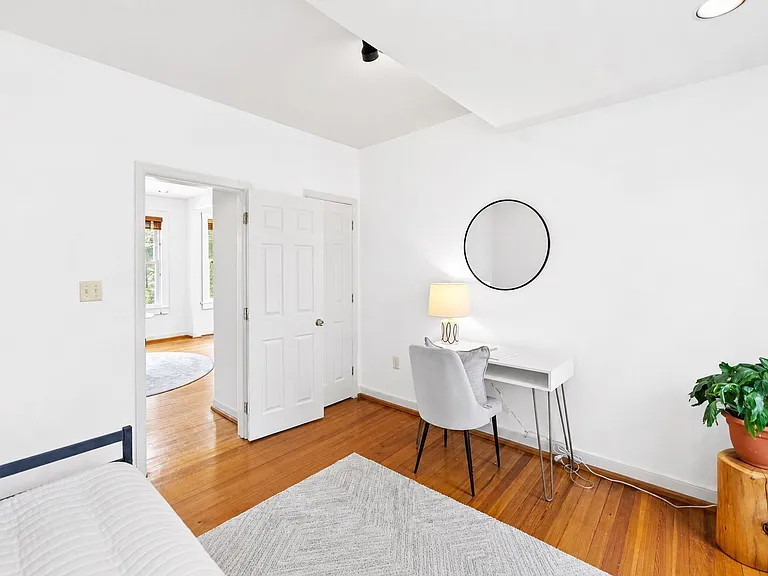 5213 Cathedral Ave NW — Photo 16