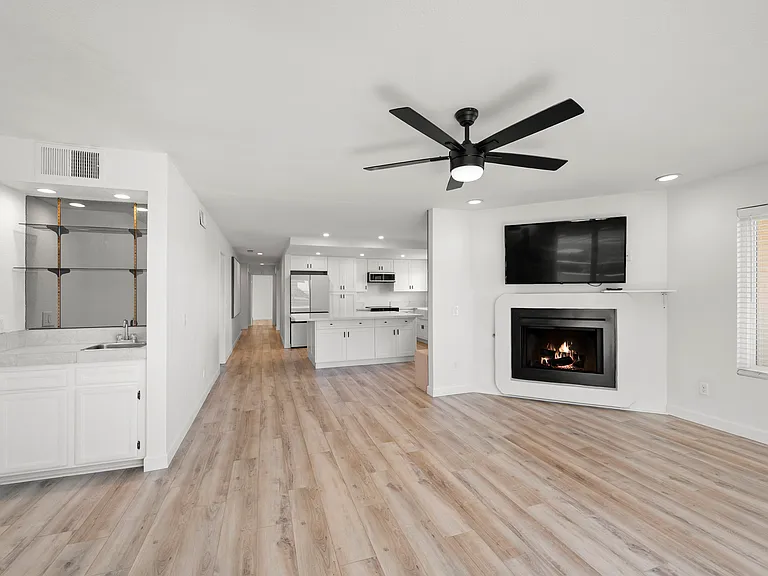 2050 Pacific Beach Dr #102 — Photo 10