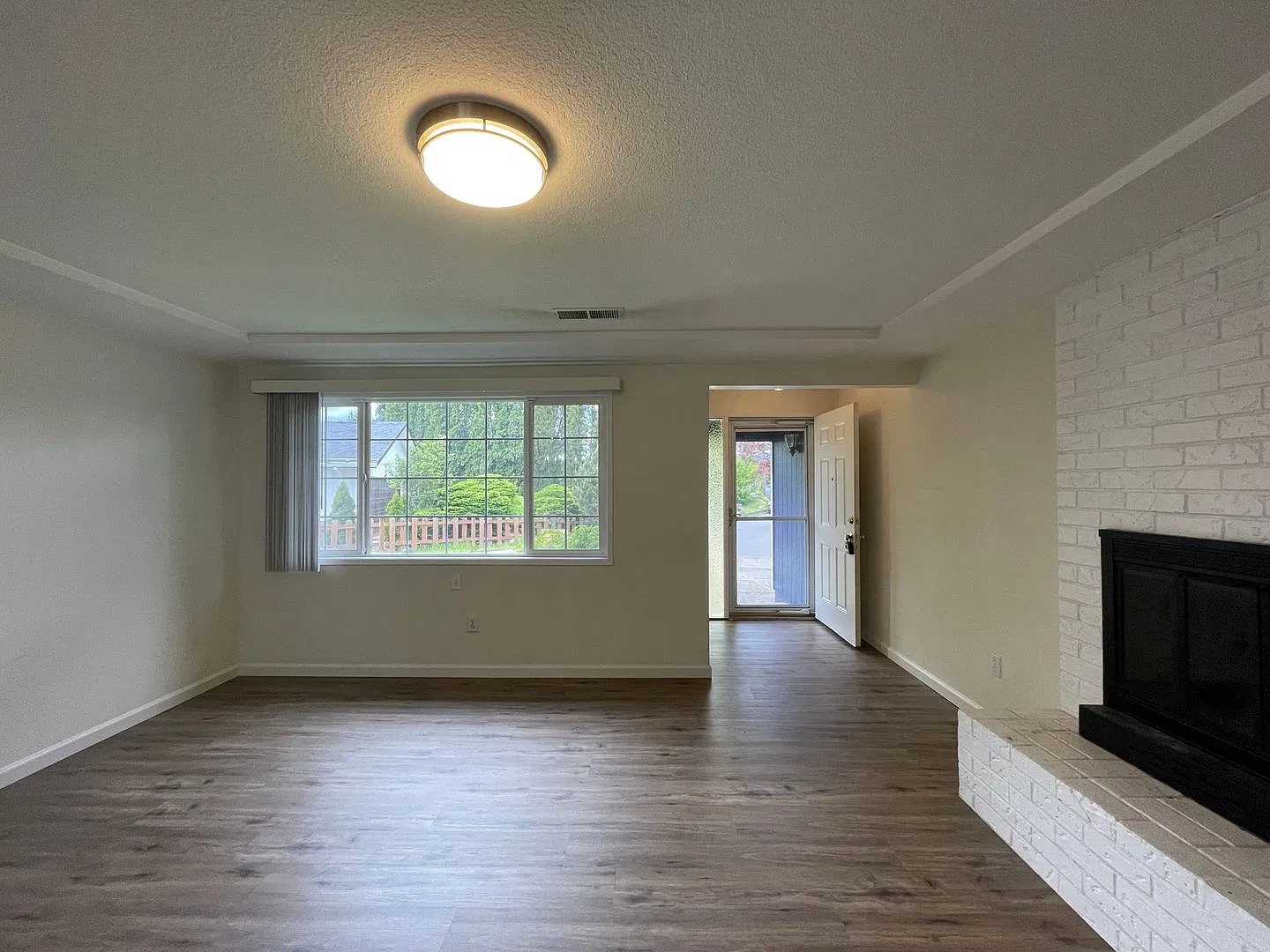 3 bed, 1664 sqft, $2,745 — Photo 2