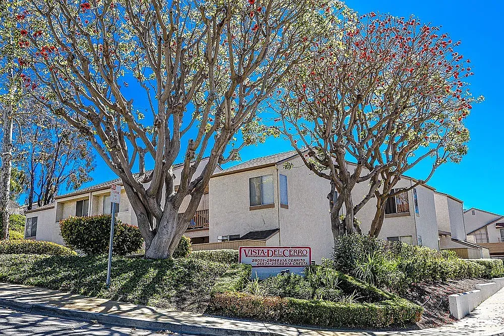 2 bed, 958 sqft, $3,100 — Photo 1