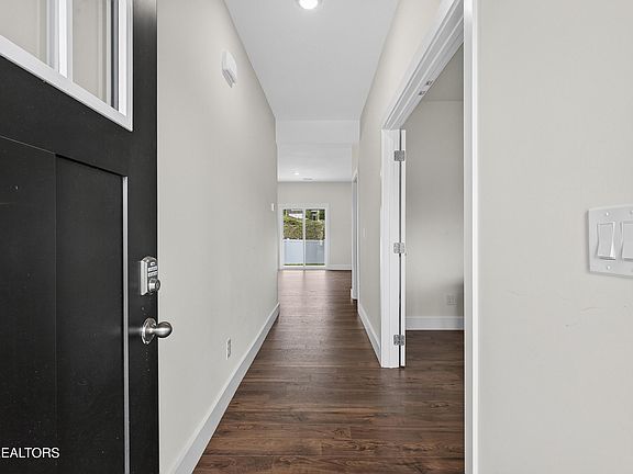 3rd image of 2424 Limelight Ln