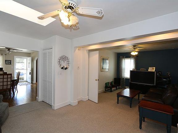 2nd image of 2020 Crown Ave