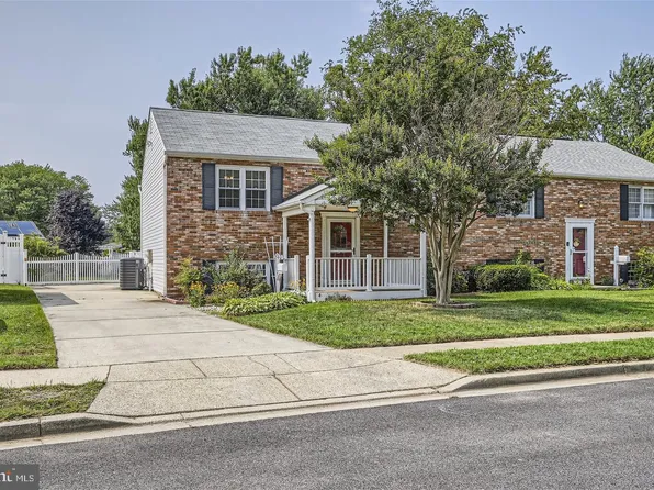 240 Inlet Dr, Pasadena, MD 21122