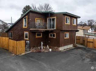 118 W Kelso Ave, Electric City, WA 99123