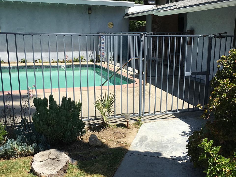 2nd image of 11042 Aqua Vista St APT 1