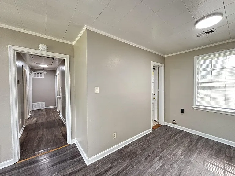1065 Larry Ln — Photo 4