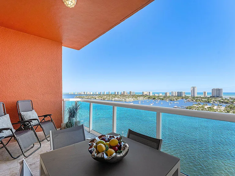 2640 Lake Shore Dr #2215 — Photo 4