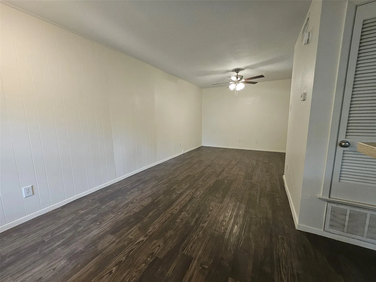 Studio, 1.0 bath, 405 sqft, $875 — Photo 3