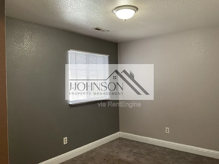 218 W Alameda St — Photo 4