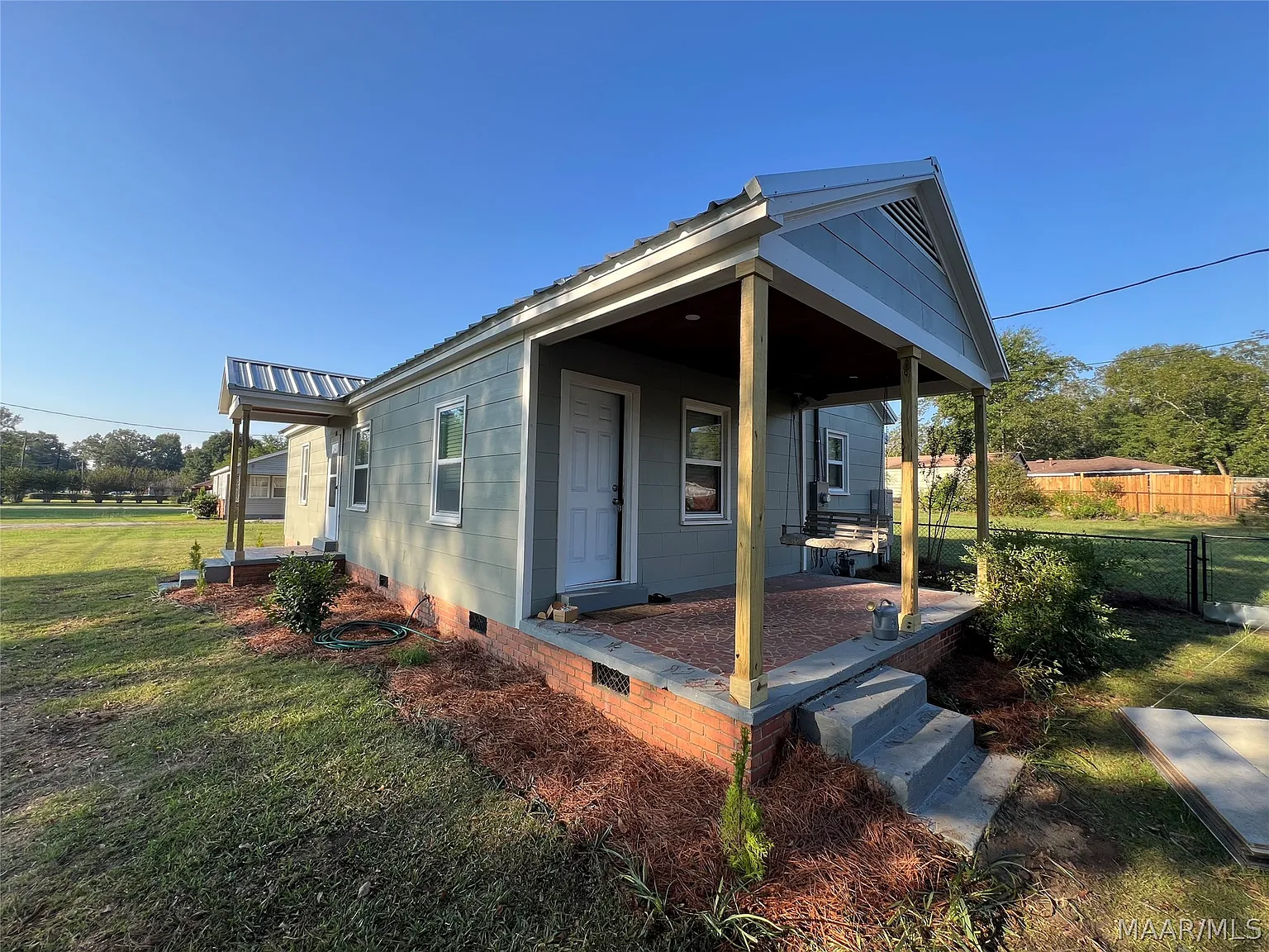 3 bed, 1.0 bath, 1161 sqft, $1,450 — Photo 3