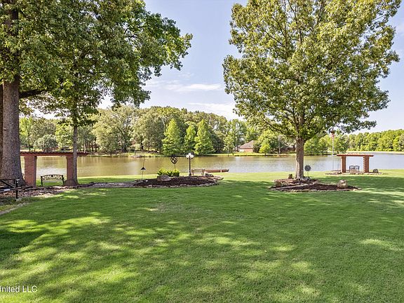 4th image of 2075 Wood Hill Dr