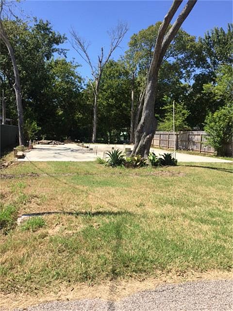 2nd image of 310 Valmar St