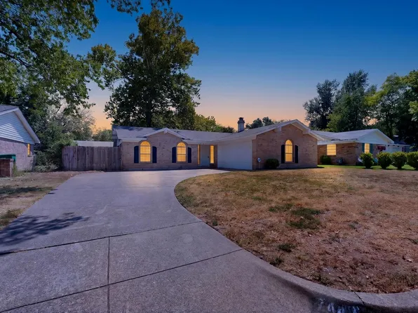 7448 Van Natta Ln, Fort Worth, TX 76112