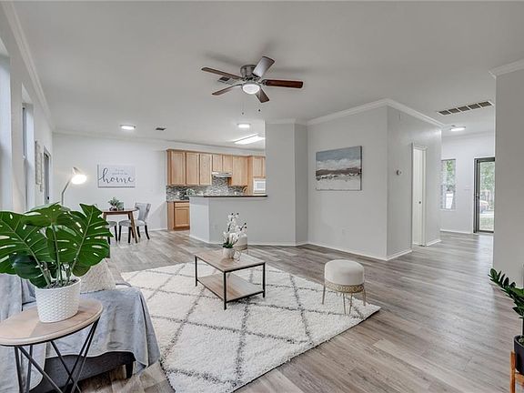 4th image of 405 Las Colinas Dr