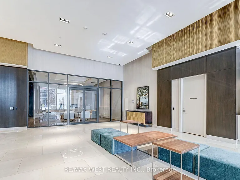 9000 Jane St #2521 — Photo 3
