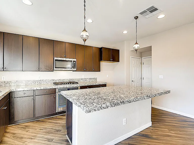 8117 Ancient Oaks Ave — Photo 7