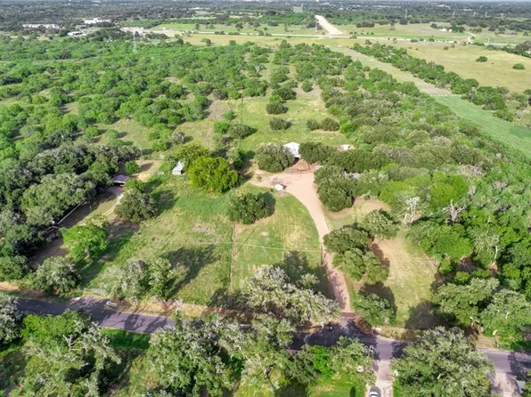 371 Old Gonzales Rd, Cuero, TX 77954