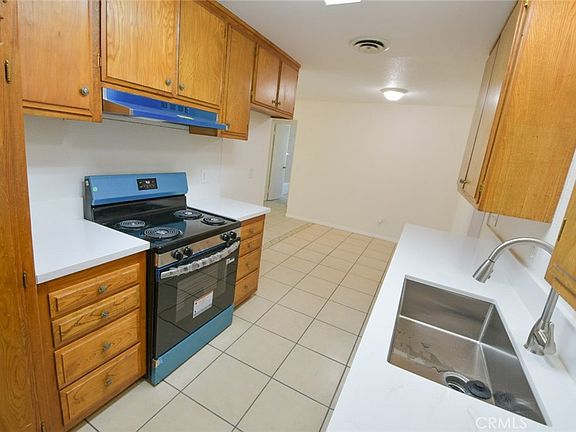 3rd image of 815 Coral Ave