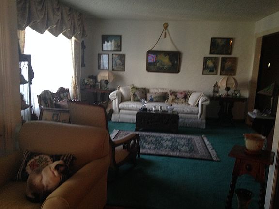 4th image of 415 Brookside Dr