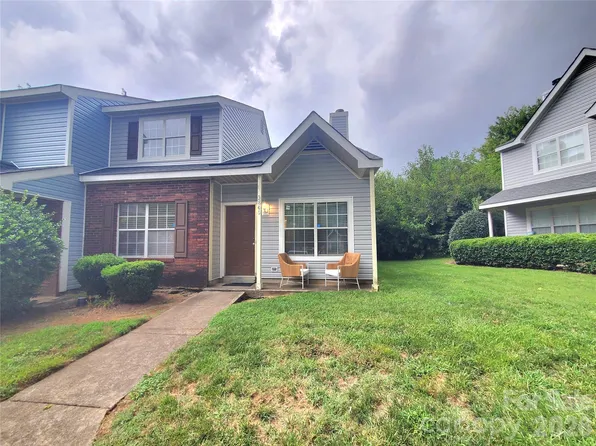 3840 Mosscroft Ln, Charlotte, NC 28215