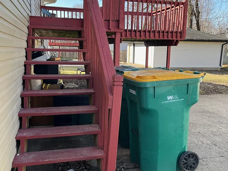Stairs upto back door and deck