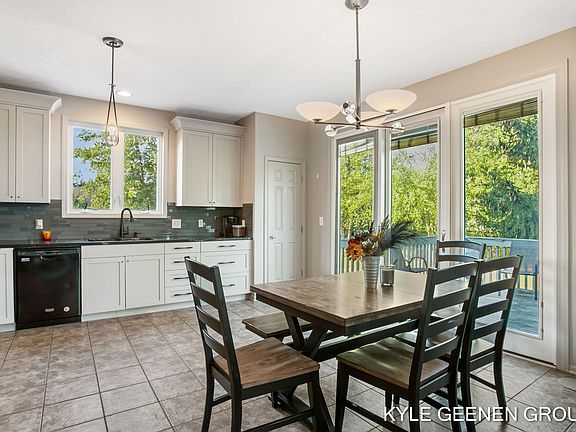 5th image of 1475 Hillridge Way