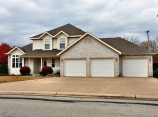 900 Copper Oaks Dr, Carl Junction, MO 64834