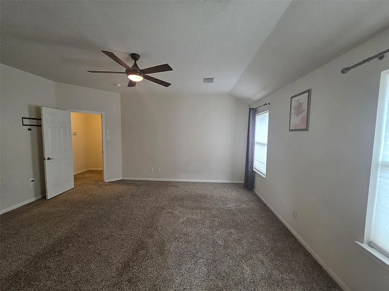 2715 Riverhollow Ln — Photo 32