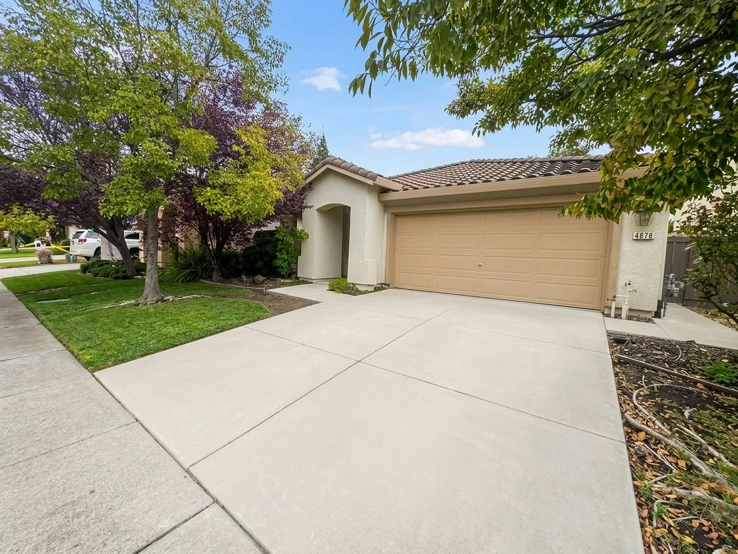 Beautifly Update 3bdrm/2ba Single Story Home In The Heart Of Natomas — Photo 2