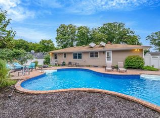 28 Gardenia Rd, Rocky Point, NY 11778