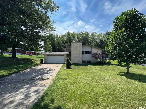 40 W Lakeland Park Dr, Canton, IL 61520